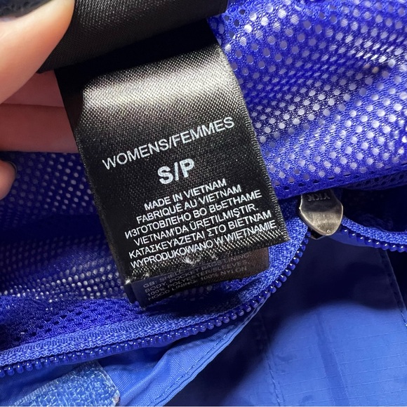 The North Face Resolve Zip Up Rain Jacket in Blue - Picture 8 of 11